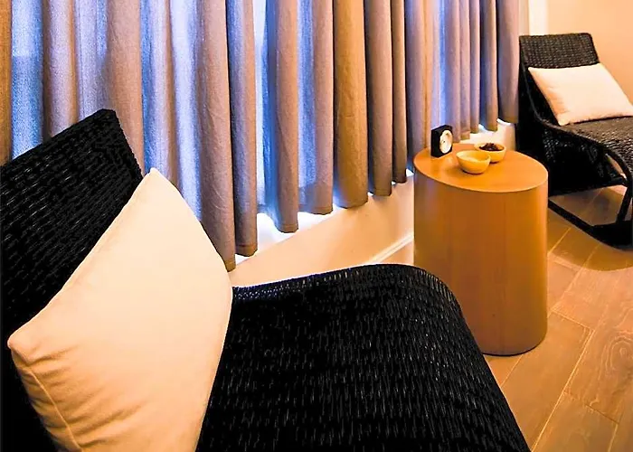 Novotel Bay Khách sạn